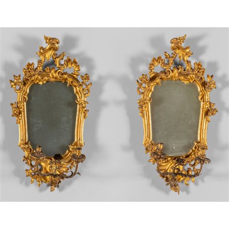 Coppia di appliques in legno intagliato e dorato 
