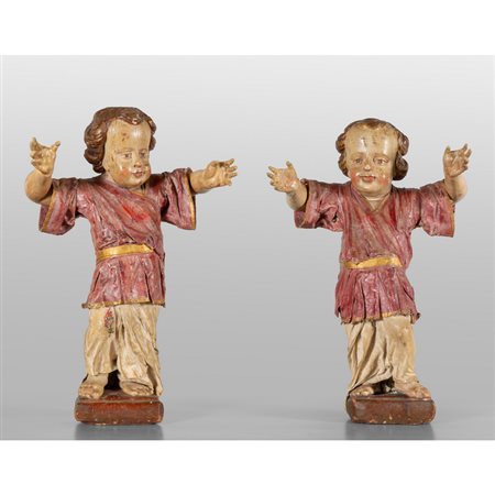 Fanciulli sorridenti, coppia di sculture in legno 