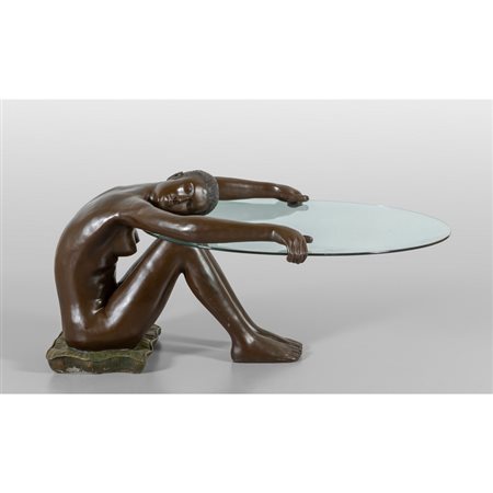 Tavolino da caffè formato da figura femminile in 