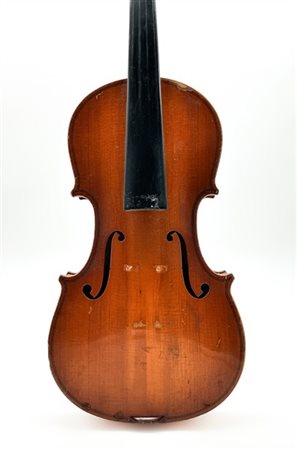 Violino ½ della ditta Lark, Shangai seconda metà del XX° secolo
Fondo in due pe