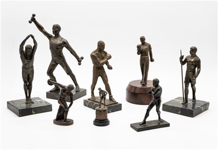 Lotto 17 statuette sport in bronzo. Splendido lotto come da immagine, rappresen