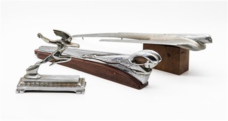 Stemmi auto da ofano. Tre splendidi stemmi montati su base in legno o ferro. Ma