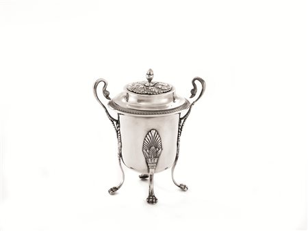 ZUCCHERIERA, GENOVA, 1830 CIRCAin argento, coppa poggiante su quattro piedini...