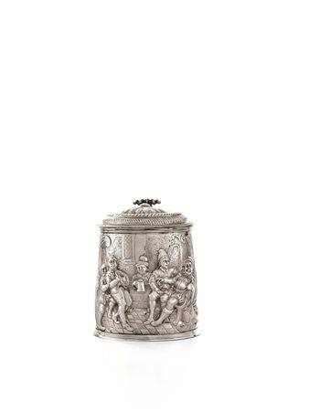 TANKARD, LONDRA 1675&nbsp; in argento, corpo cilindrico interamente sbalzato...