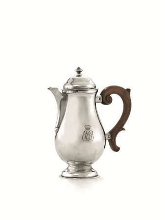 CAFFETTIERA, VIENNA, 1756&nbsp; in argento, corpo ovoidale lievemente...
