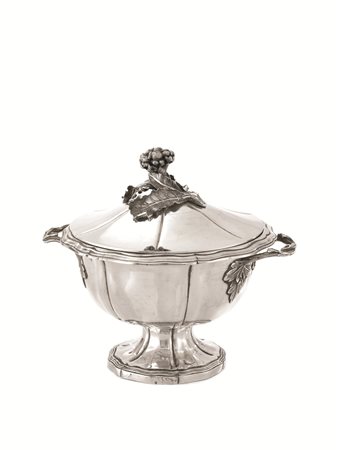 ZUPPIERA, FRANCIA, 1840 CIRCA&nbsp; in argento, corpo circolare sbalzato a...