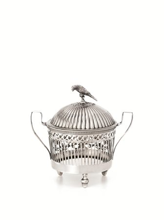 COMPOSTIERA, PARIGI, FINE SECOLO XVIIIin argento, corpo traforato poggiante...