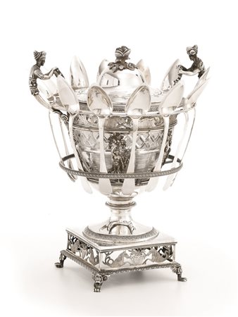 COMPOSTIERA, PARIGI, 1820 CIRCA, ARGENTIERE J.A.C. CRESSENDbase quadrata con...