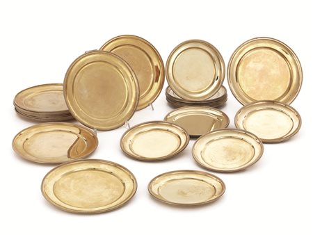 DODICI PIATTINI DA FRUTTA E DODICI PIATTINI DA PANE, SECOLO XXin vermeil con...