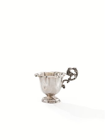 TAZZA, PARIGI, 1860 CIRCA, ARGENTIERE FRAY MARTIALcoppa con bordo sagomato,...