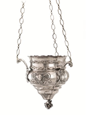 LAMPADA VOTIVA, PRIMA MET&Agrave; SECOLO XVIIIin argento sbalzato a volute,...
