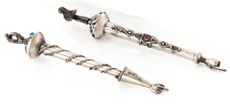 DUE PUNTATORI PER TORAH, VILNIUS, 1786in argento e pietre, g 50&nbsp;&nbsp;