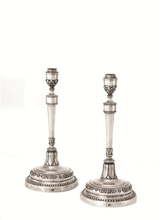 COPPIA DI CANDELIERI, URBINO, 1820 CIRCA, ARGENTIERE PIETRO MERIGGIOLIbase...