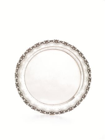 VASSOIO, PORTOGALLO, FINE SECOLO XIXdi forma circolare in argento con tesa...
