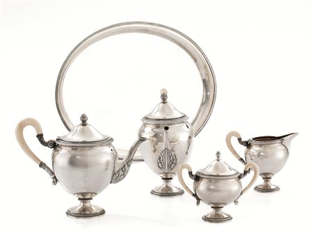 SERVITO DA T&Egrave; E CAFF&Egrave;,&nbsp;SECOLO XXin argento, composto di...