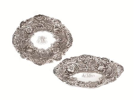 COPPIA DI VASCHETTE, LONDRA, 1883di forma ovale sagomata, in argento con tese...