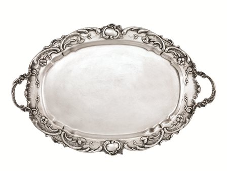 GUANTIERA, AUSTRIA UNGHERIA, FINE SECOLO XIXin argento di forma ovale con...