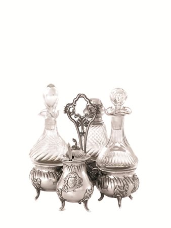 OLIERA, FRANCIA, FINE SECOLO XIXin argento realizzata da tre coppette porta...