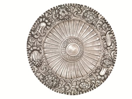 GRANDE PIATTO, FINE SECOLO XIX&nbsp; in lamina d'argento, cavetto umbonato e...