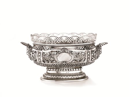 VASCA CENTROTAVOLA, GERMANIA, SECOLO XXdi forma ovale, in argento traforato,...