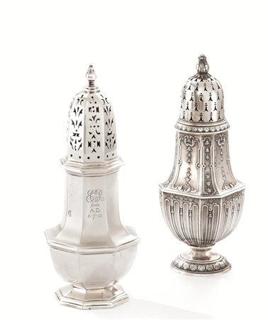 DUE SPARGIZZUCCHERO, LONDRA 1912 E FINLANDIA SECOLO XXin argento con coperchi...