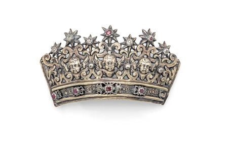 
Piccola tiara da statua in lamina d'argento 
 cm 4,5x9 - gr. 22