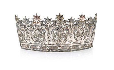  
Grande tiara/corona in lamina d'argento con stelle e conchiglie 
 cm 11,5x25,5 - gr. 110