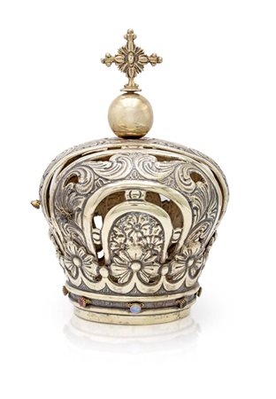  
Corona imperiale in argento per statua sacra 
 cm 20x12 ca. - peso lordo gr. 330
