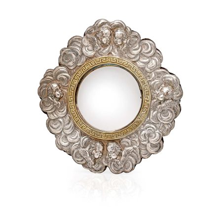  
Ricettacolo di ostensorio in argento con nuvole e teste di cherubino 
 cm 20x19 - luce interna diametro cm 8,5 - gr. 350