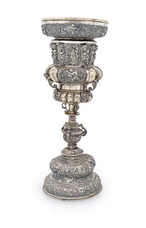  
Grande calice "hanap" in argento con fusto composito 
 cm 37x14 - gr. 1036