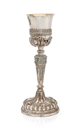  
Calice liturgico in argento sbalzato, fine XVIII/inizi XIX secolo 
 cm 27,8x8 - gr. 436