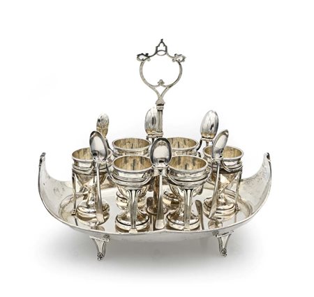  
Servizio per uovo alla coque con cucchiaini, Goldsmiths & Silversmiths Company, 112 Regent Street, Londra 1911 
 cm 23x25x18 - gr. 1012