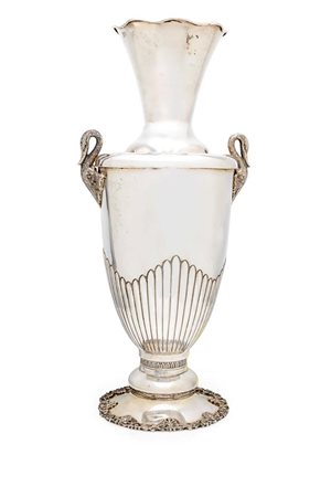  
Grande vaso ad anfora in argento 
 altezza cm 40 - gr. 1.335