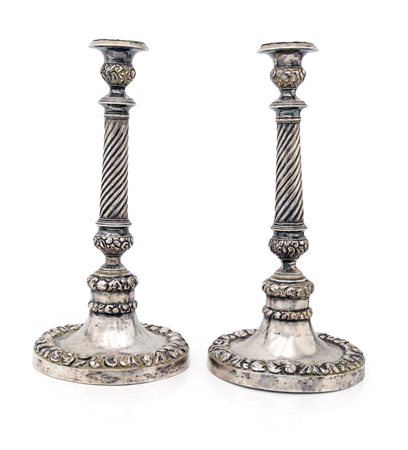  
Coppia di antichi candelieri con "maruzzelle", Napoli, argentiere Gennaro Pane (attivo fino al 1878) 
 altezza cm 26,5 - peso complessivo gr. 664