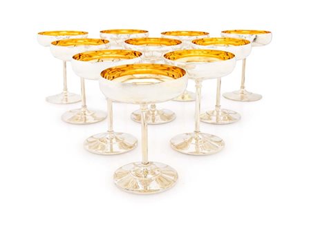  
Dieci coppe da champagne in argento con interno dorato, Broggi, Milano 
 cm 12x9 - peso complessivo gr. 1190