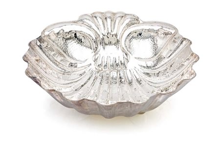  
Centrotavola in argento a forma di conchiglia 
 cm 10x30x30 - gr. 835