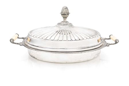  
Portavivande ovale con coperchio 
 cm 18x38x23,5 - gr. 1030