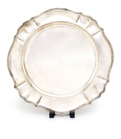  
Piatto da portata in argento 800/000 
 diametro cm 39 - gr. 1064