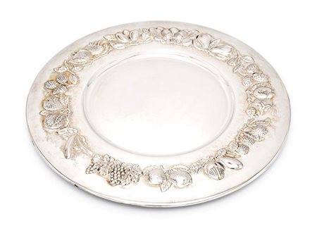  
Vassoio circolare in argento sterling 
 diametro cm 31 - gr. 620