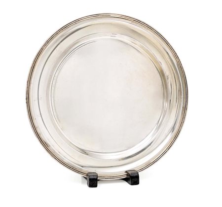  
Piatto circolare in argento 800/000 
 diametro cm 27  - gr. 408