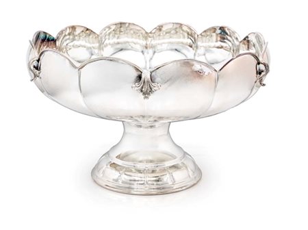  
Coppa centrotavola in argento 
 cm 17x27,5 - gr. 850