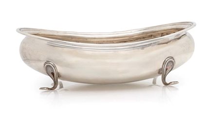  
Centrotavola ovale in argento 
 cm 27,5x19,1 - gr. 648