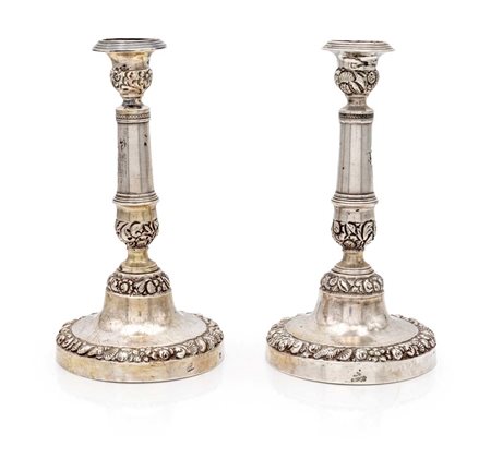  
Coppia di piccoli candelieri in argento con maruzzelle, Napoli, XIX secolo 
 altezza cm 15,5 - gr. 226