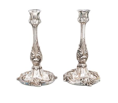  
Coppia di candelieri in argento appesantiti 
 altezza cm 24 - peso complessivo lordo gr. 1200