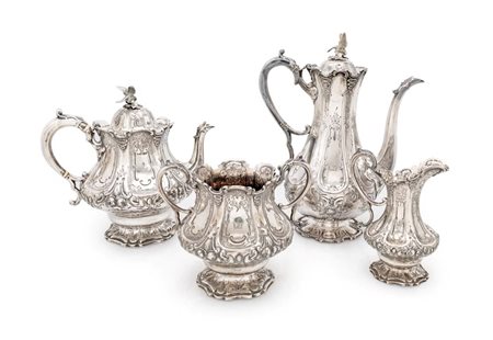  
Servizio da tè e caffè, Sheffield, fine del XIX secolo 
 misure diverse - peso complessivo gr. 1.520