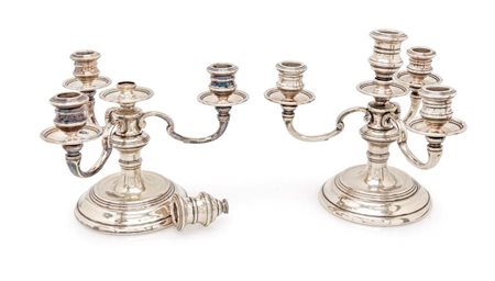  
Coppia di candelabri in argento a quattro luci 
 altezza cm 20 - gr. 1.800