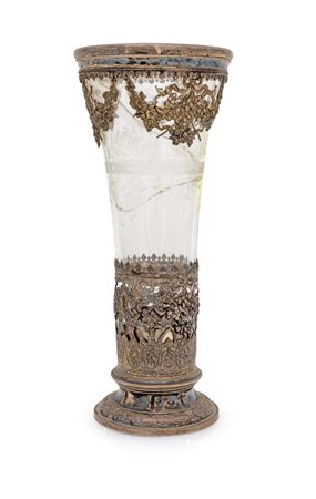  
Vaso a tromba in cristallo montato in argento 
 cm 29x12