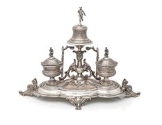  
Calamaio in argento 916/000 con campanella, Spagna, XX secolo 
 cm 23x30x18 - gr. 454