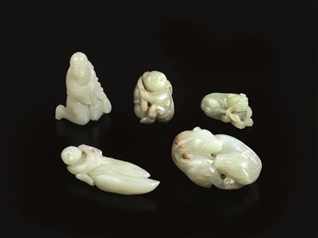 CINQUE INTAGLI, CINA SEC. XX in giada celadon raffiguranti personaggi e...