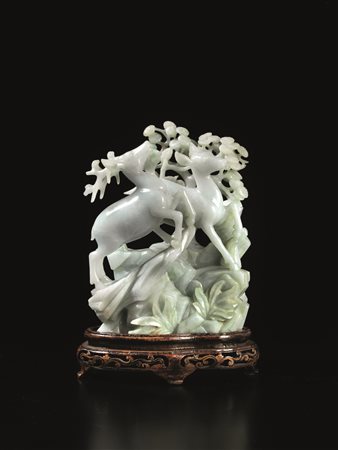 GRUPPO SCULTOREO, CINA, SEC. XX&nbsp; in giadeite verde pallido, scolpito...